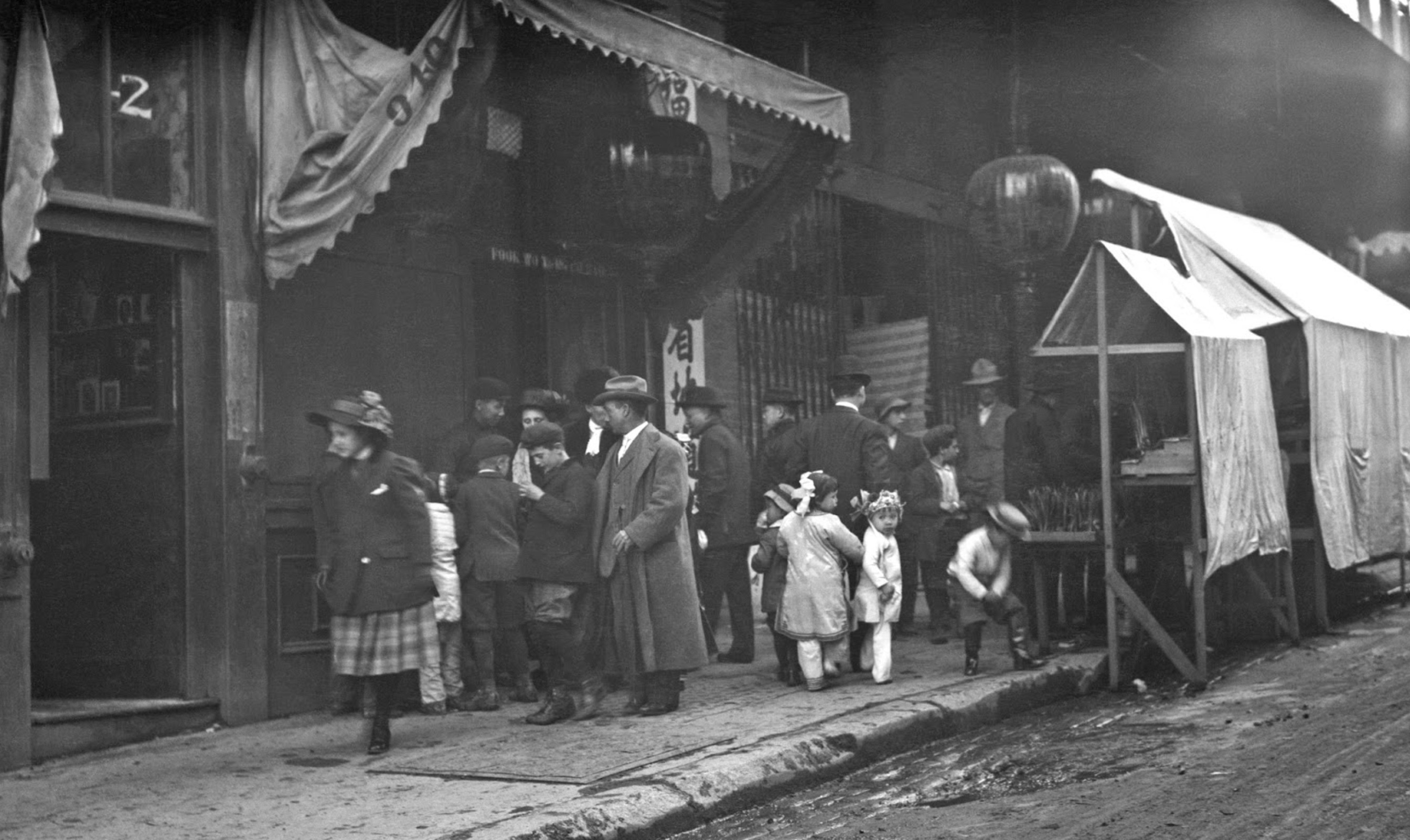 Chinatown, San Francisco, late 1890's, photo by Arnold Genthe 